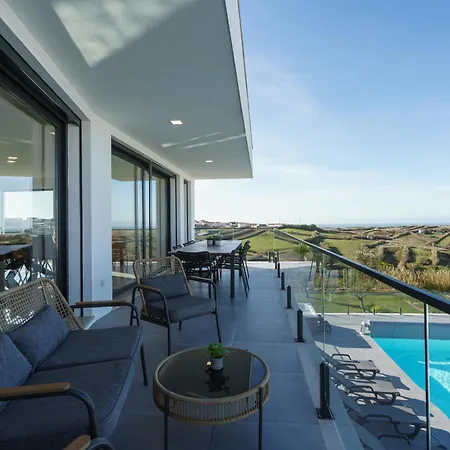 Gold With Ocean View, Jacuzzi And Private Pool Willa